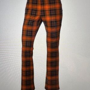 Iman trousers 2 colors warm tones brown/navy, cool tones black & White.